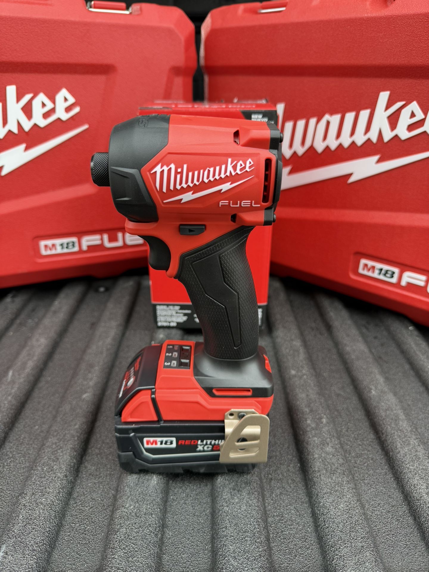 Milwaukee M18 FUEL SURGE 1/4” Impact Driver – Combo con Batería 5Ah (Nuevo) 
