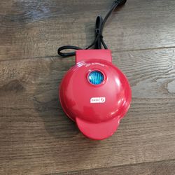 Red Dash Mini Waffle Maker, works great