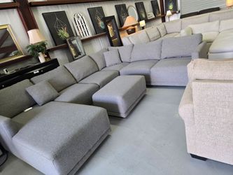Thomasville Cayson 4PC Sectional w/ Chaise & Ottoman – $1,099