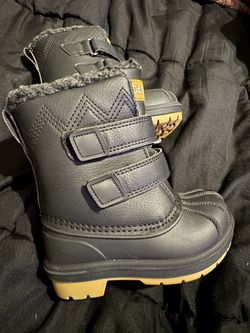 New Snow Boots 5c $15 Black