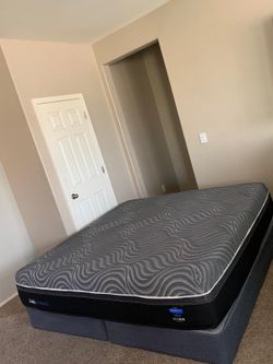 KING SEALY POSTUREPEDIC MATTRESS AND FREE BOX SPRINGS