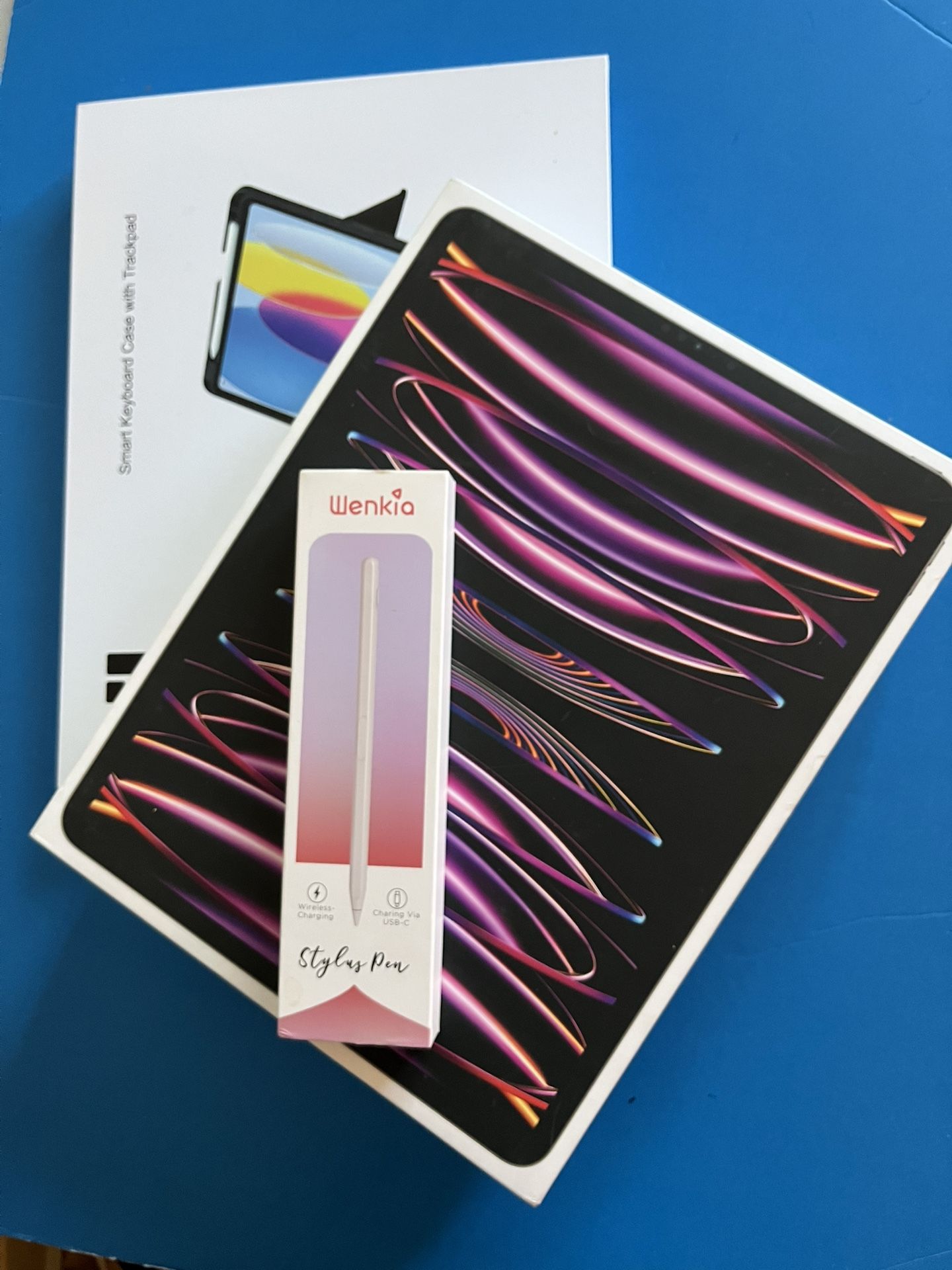 Apple iPad Pro 12.9” 6th Generation (M2 Chip / 2022 Model) 256gb with Pencil & Keyboard  case 