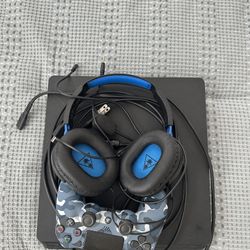 PlayStation 4 Plus Controller And Headset 