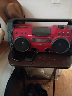 Sony Zsh10cp black and Red Radio