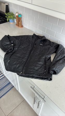 Women’s black REI insulated jacket size XL