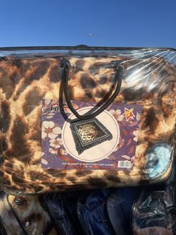 Cobertor Grueso Marka Hot. $45. Twin Size 