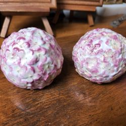 Neat Looking Salt N Pepper Shakers 