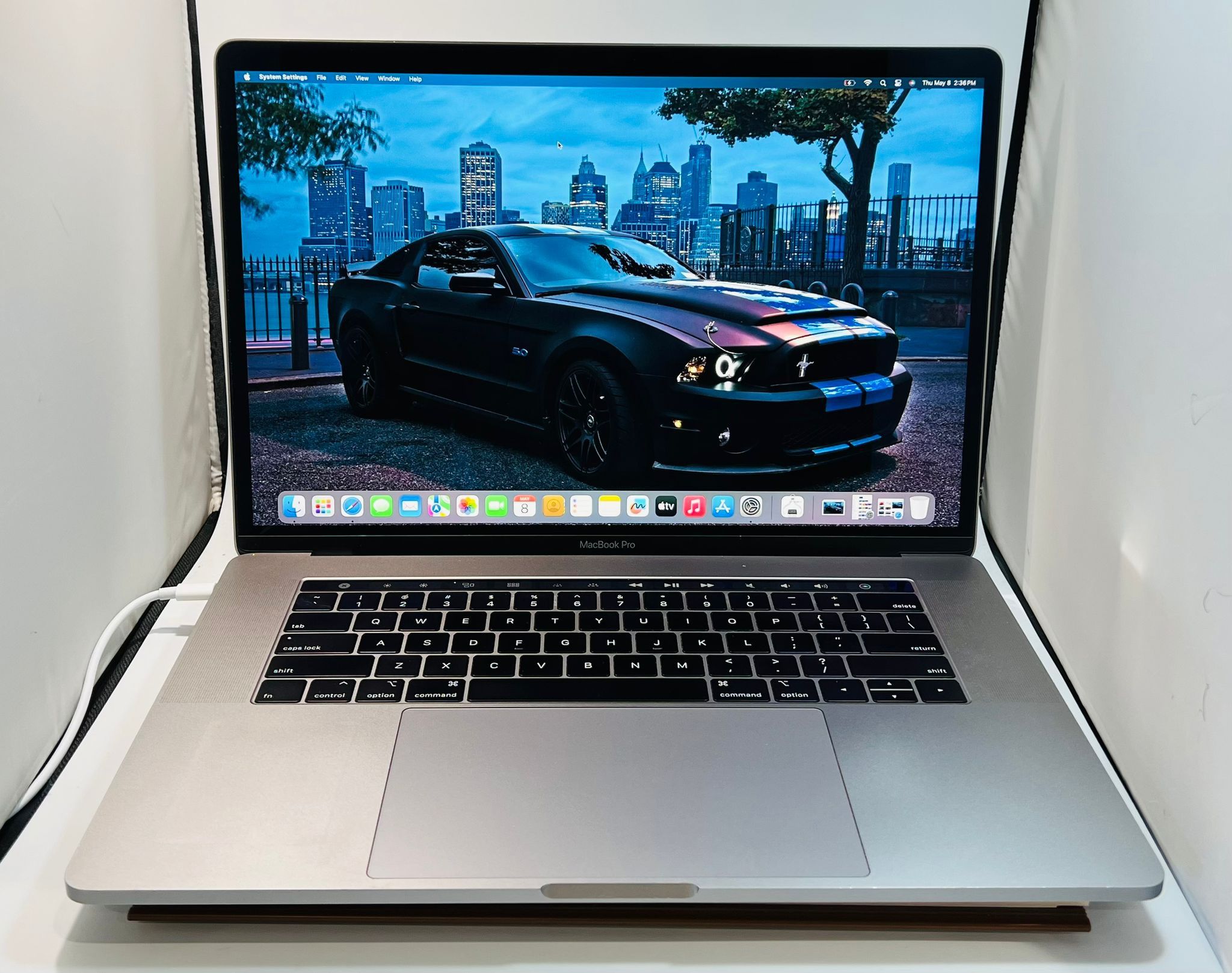 MacBook Pro 15” 2.9Ghz 6-Core i9 16GB 500GB Radeon Pro 560X 4GBVRAM Read Description