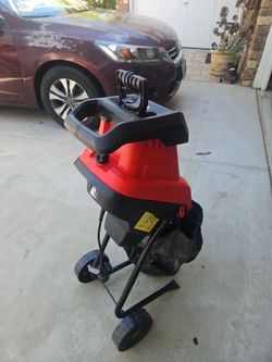 Electric wood chipper shredder