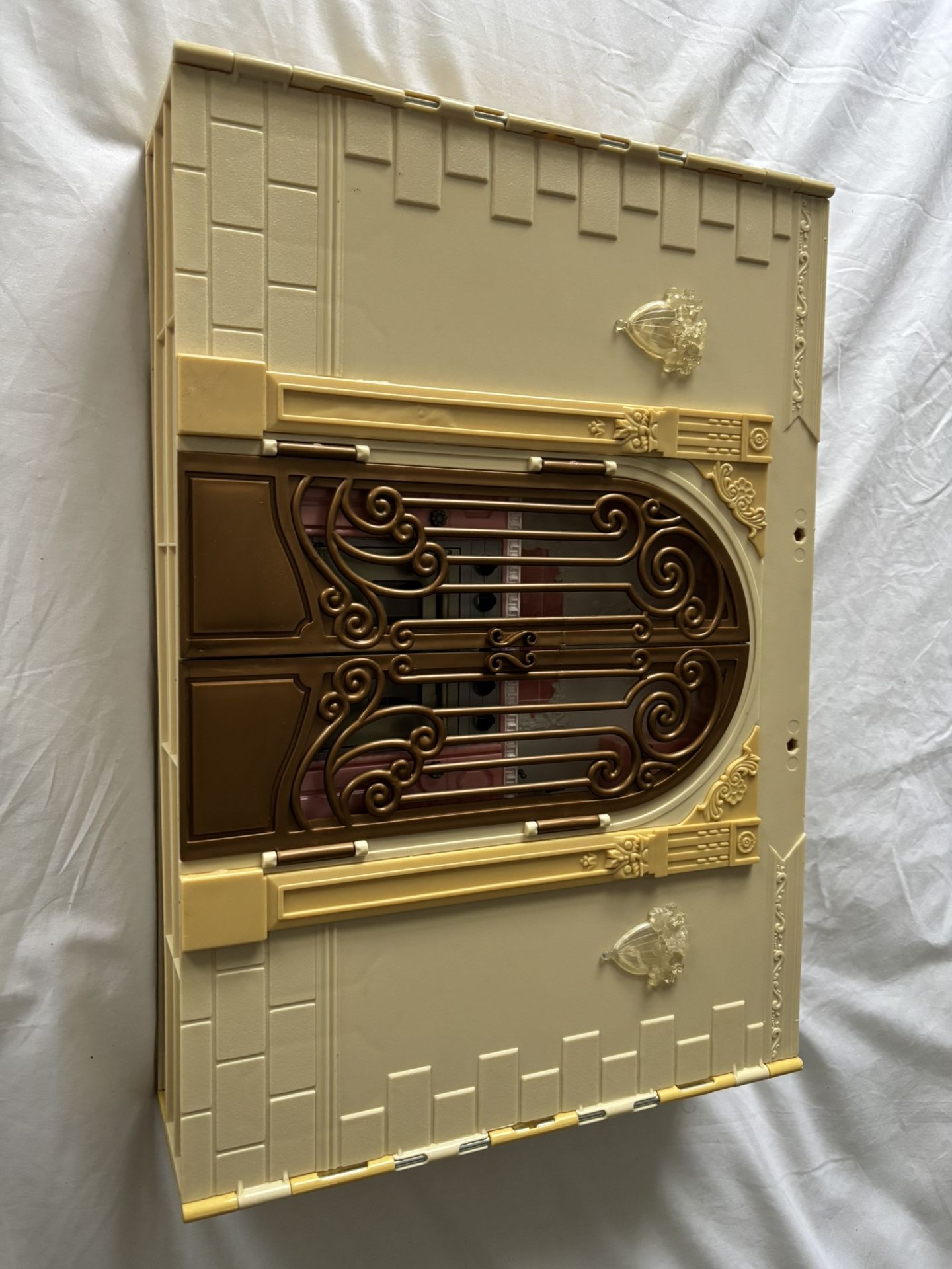 Rare Bratz World House Folding Mansion