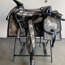 Montura bordada hecho en México 100% calidad