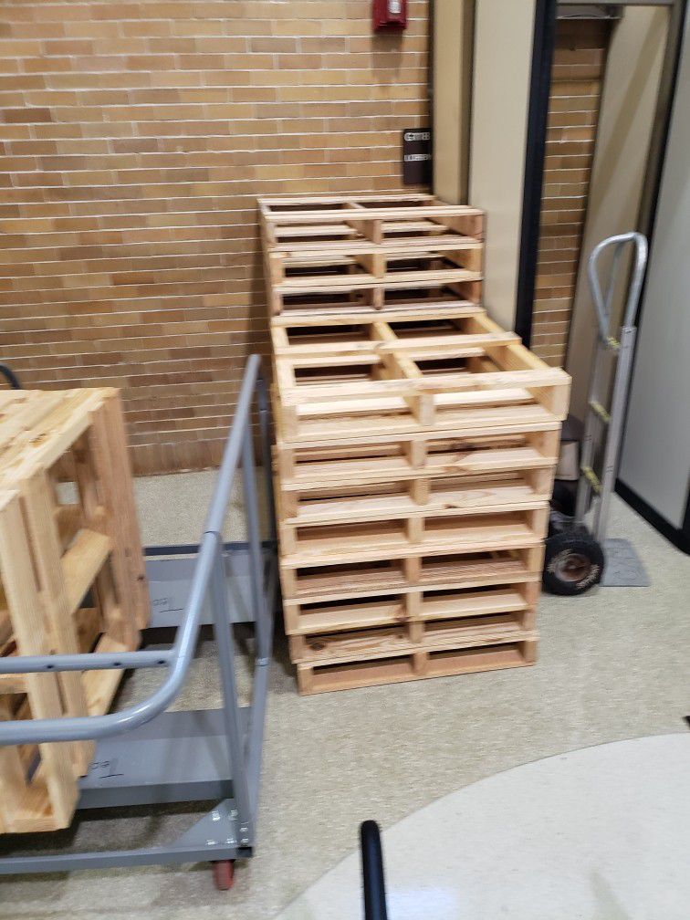 all different size wood pallets price is per pallet