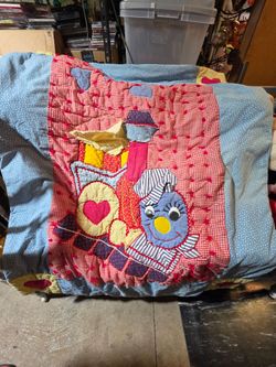 Toddler bed quilted train