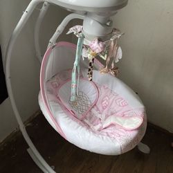  Fisher Price Electric Baby Swing 120$ OBO