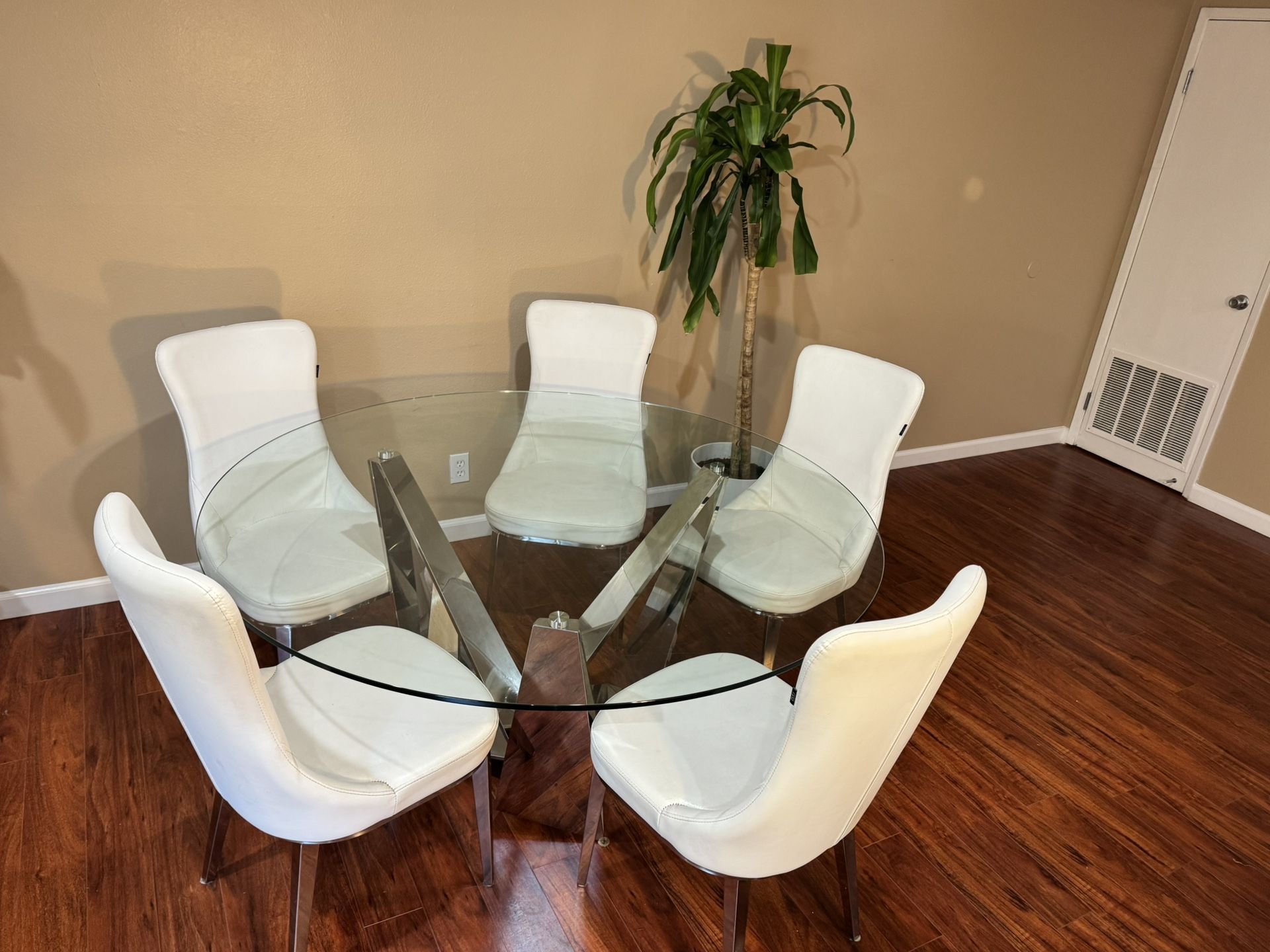 Modern Glass Dining Table with 5 White Chairs – Elegant Set