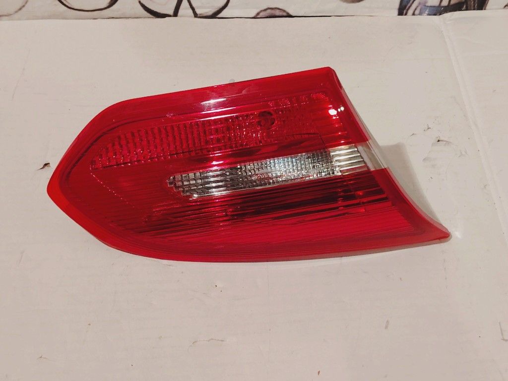 2015-2018 Ford Focus Taillight Driver Left LH Side OEM #F1EB-13A603-DD .

