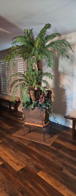 Artificial palm tree