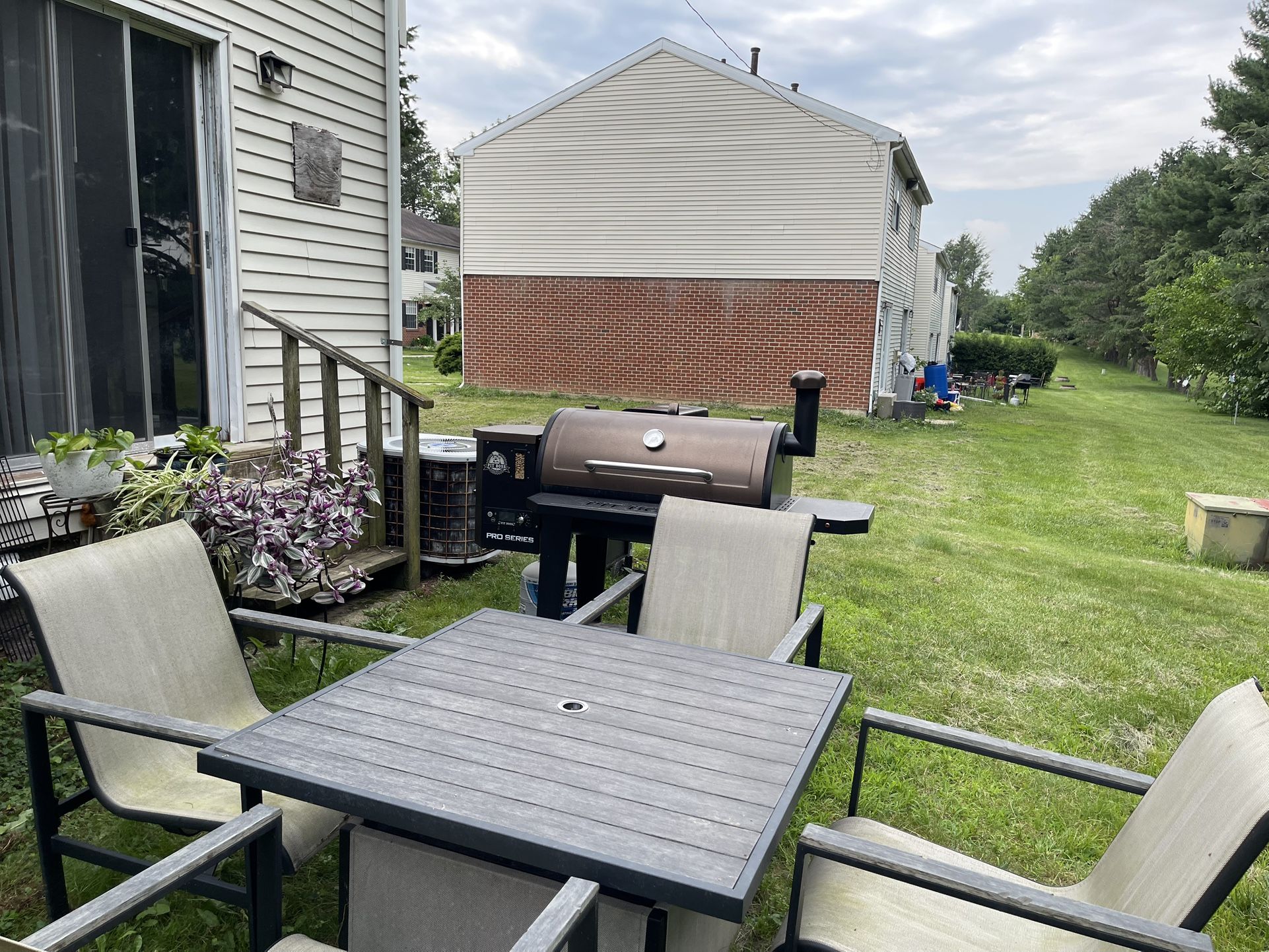 Electric Smoker And Door Table And Chairs 