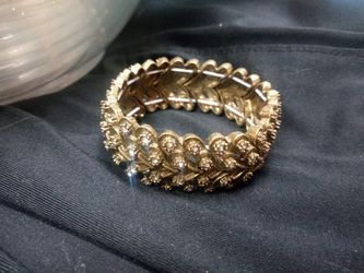 Blingy gold bracelet