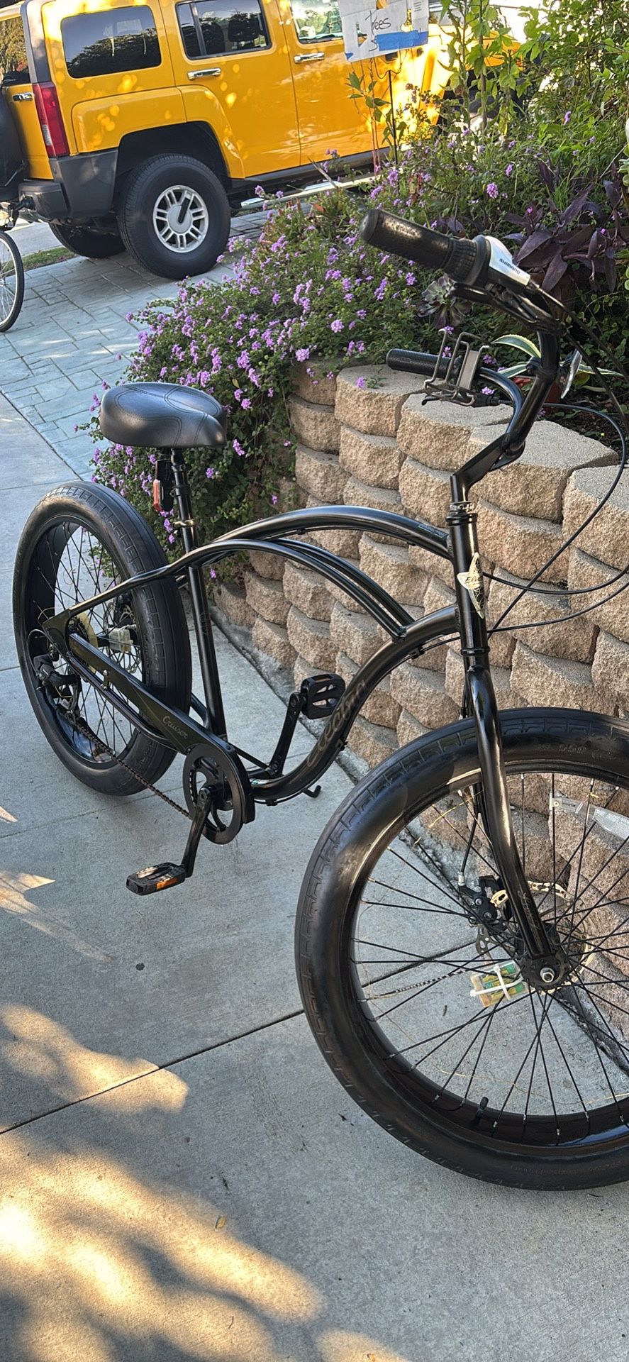 ELECTRA LUX 7 SPEED  ALUMINUM FRAME DISC BRAKES FAT TIRES 26X3.50 EXCELLENT CONDITION READY TO RIDE.