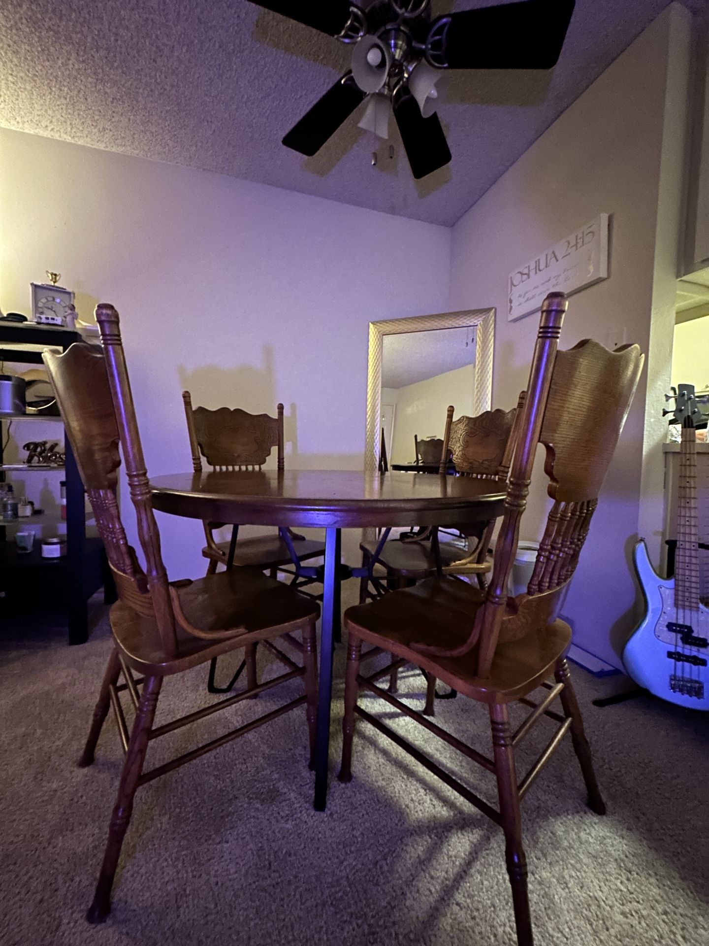 Round Dining Table With Vintage Oak Dining Chair