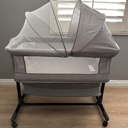 Baby Bassinet Beside Crb With Storage Basket And Mosquito Nets