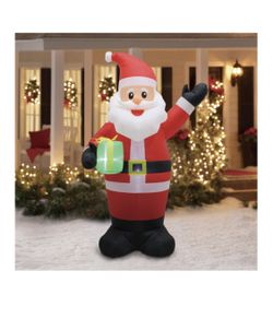 Holiday Time Yard Airblown Inflatable Christmas Santa Holding Gift, 7‘ outdoor