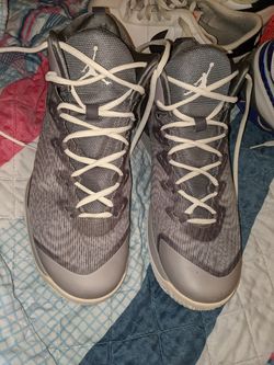 Men's brand new jordans flight plate size 11.5