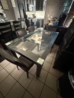 Table For 6 In great Condition 