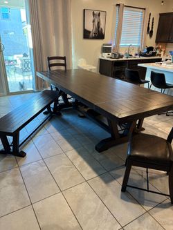 Dining room Table