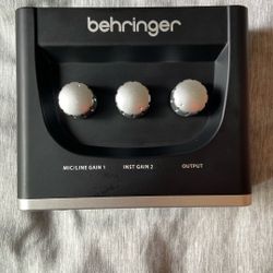 Behringer U-Phoria UM2 Audio Interface (audio/music recording)