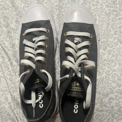 Women’s Converse Size 7
