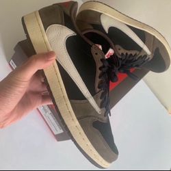 Jordan 1 Travis Scott 