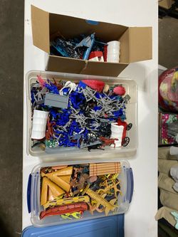 Toy soldiers big lot of civil war and cowboys and Indians
