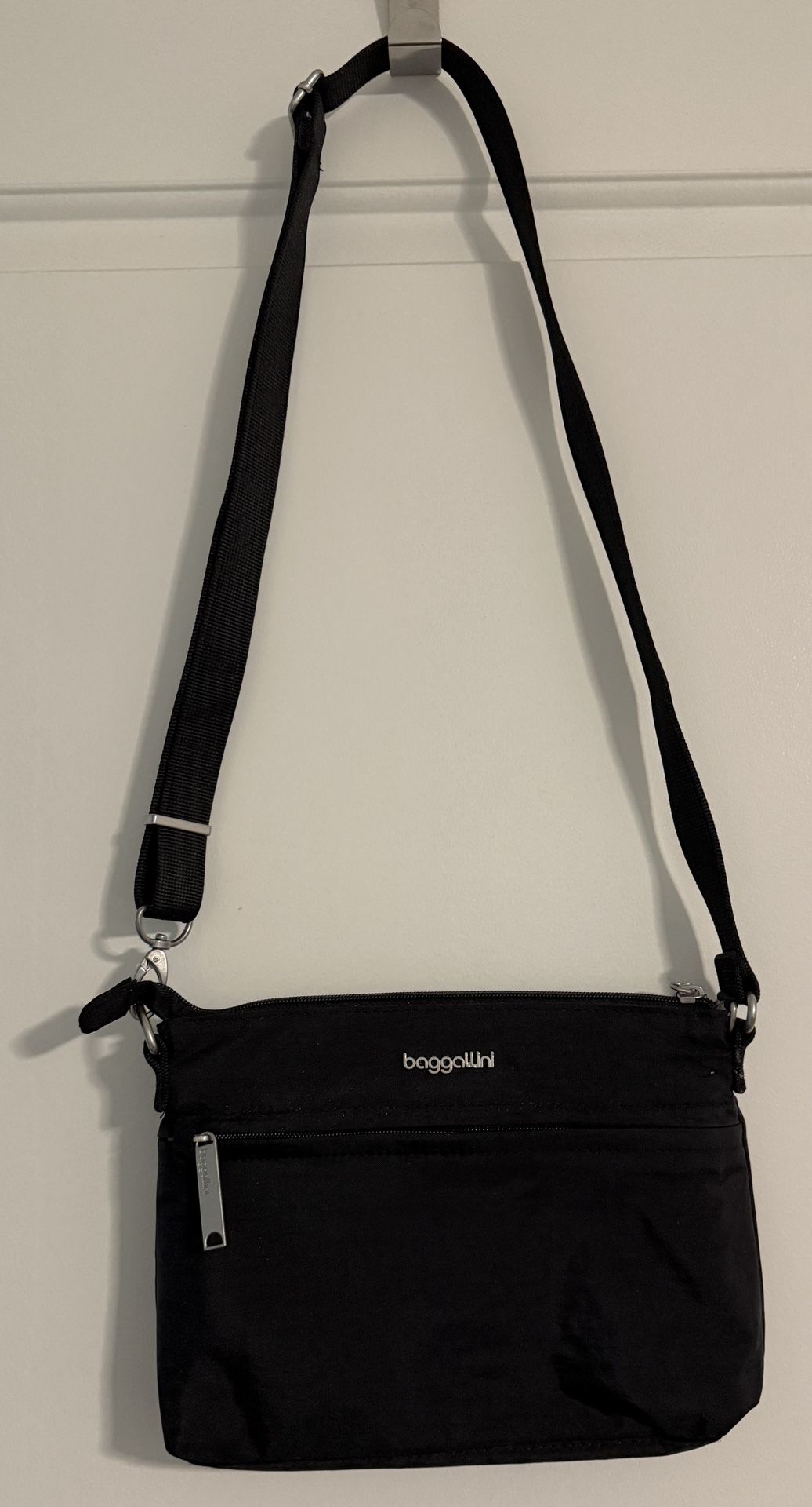 Baggallini Anti-Theft Momento Crossbody Bag In Black