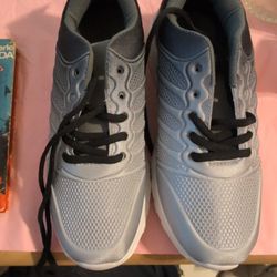 New Super Lightweight Women's Sneakers Size 10 