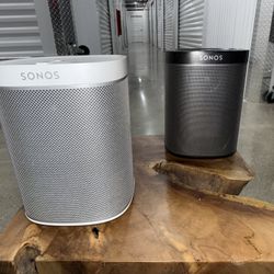 Sonos Play:1 Speakers (Pair) – Black & White – Excellent Condition