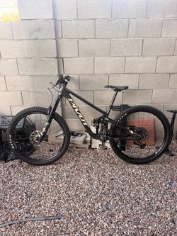 2024 Pivot Switchblade Medium