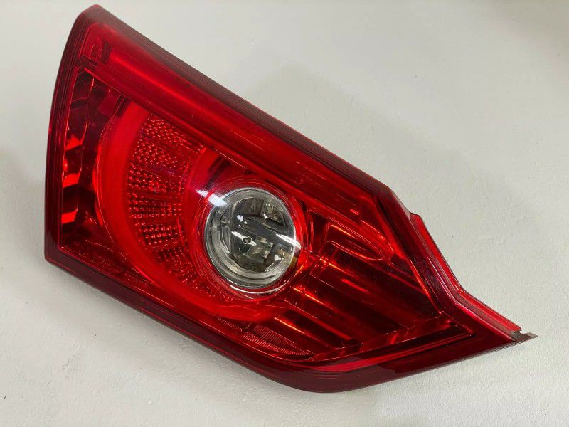 OEM 2014-2017 INFINITI Q50 LEFT DRIVER SIDE TRUNK LID MOUNTED TAILLIGHT LAMP # 85767