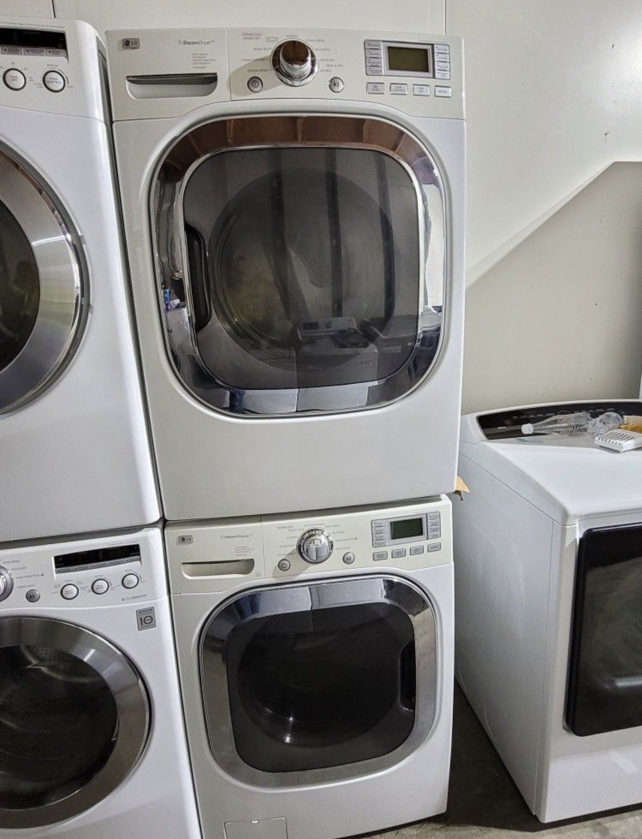 LG Stacked Set Gas Dryer And Washer for Sale in Temecula, CA OfferUp