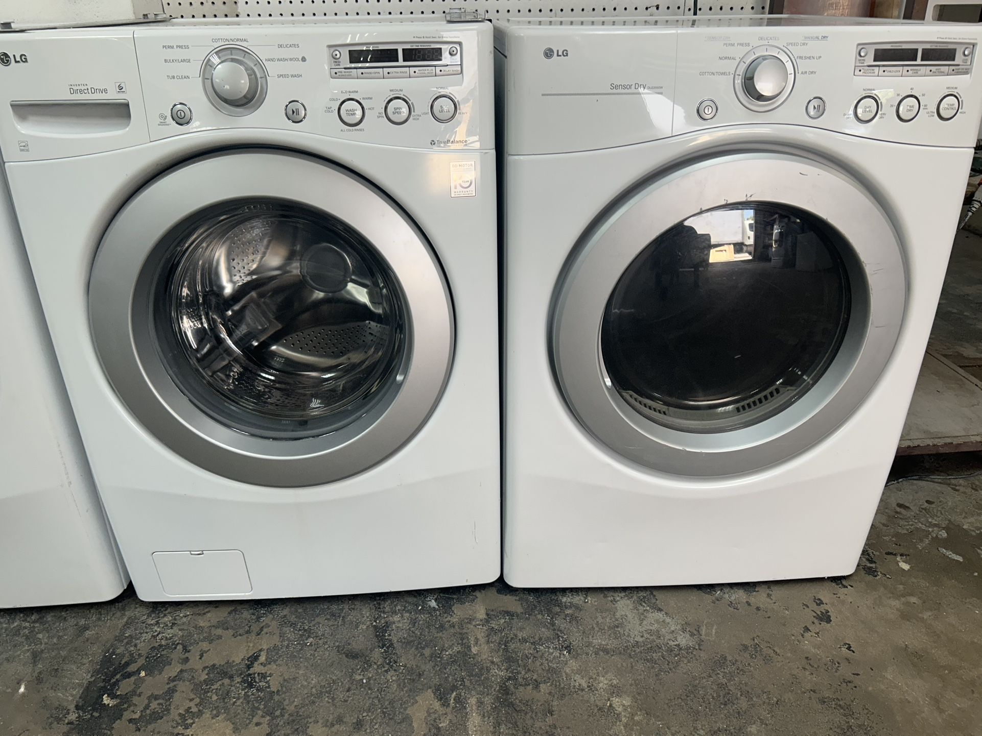 LG front Load Washer Dryer Set