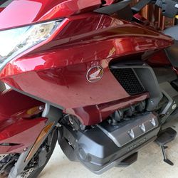 2018 Honda Gold Wing 1800 DCT AUTOMATIC, Red Metallic 