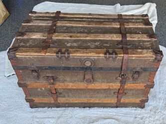 Antique Victorian Chest.  Domed-Top Steamer Trunk 1(contact info removed) era