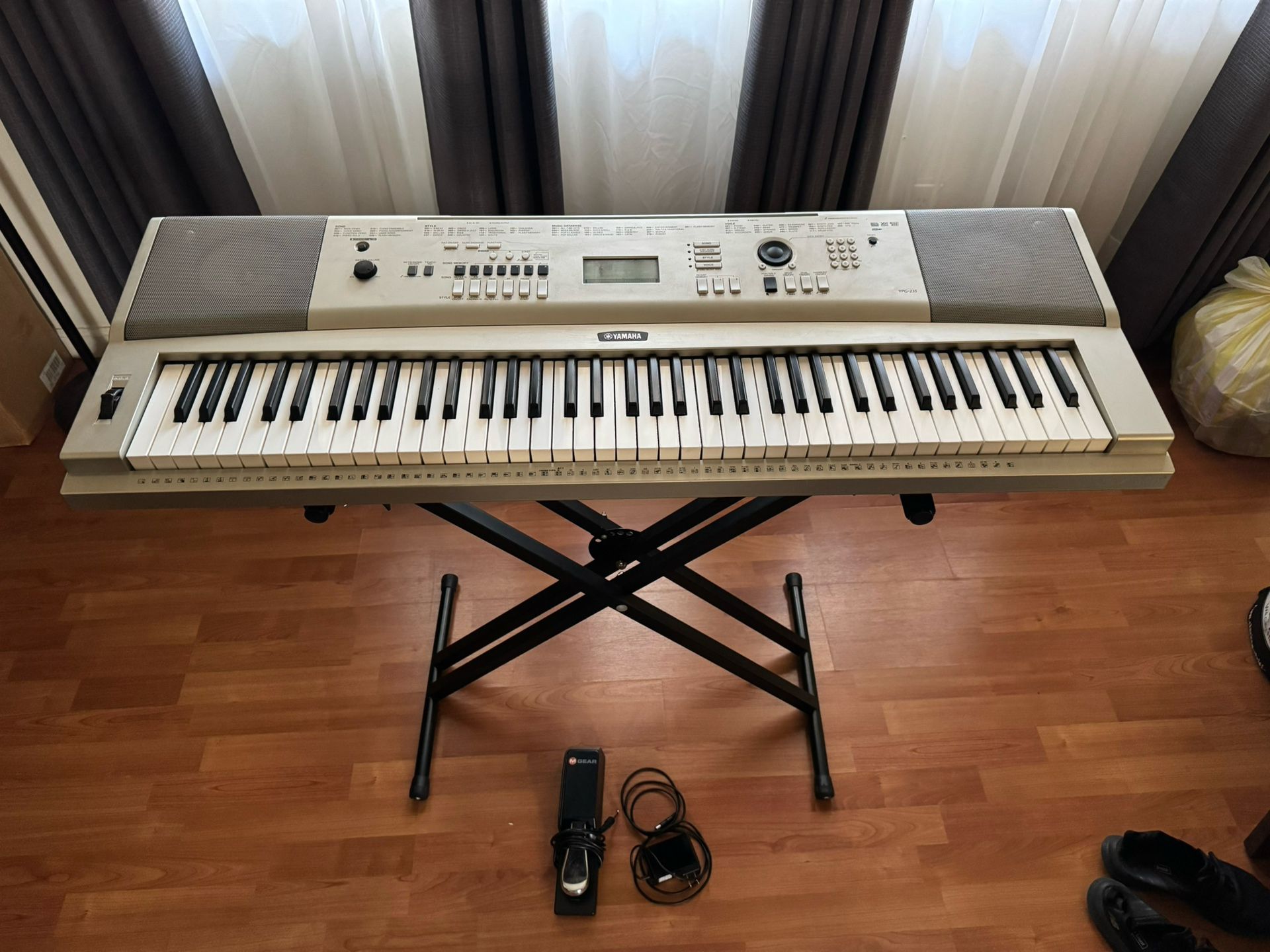 Yamaha YPG-235 76-key Portable Grand Piano (Discontinued)