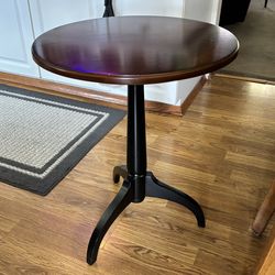 Bassett Round Top  Side / Occasional Table