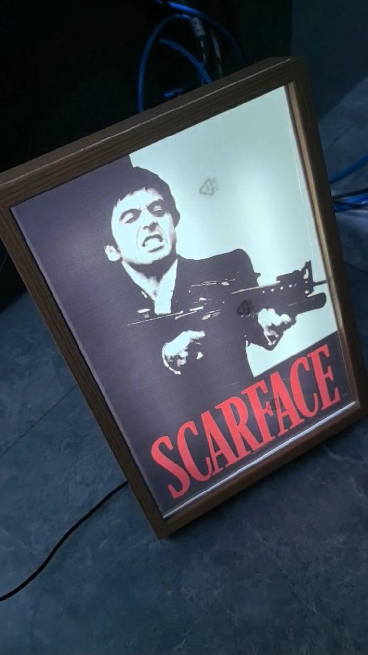 Brand New in the box Limited edition extremely nice 9x13 light up mirror image photo frame👀. Very unique great decorations or even night light. Perfe