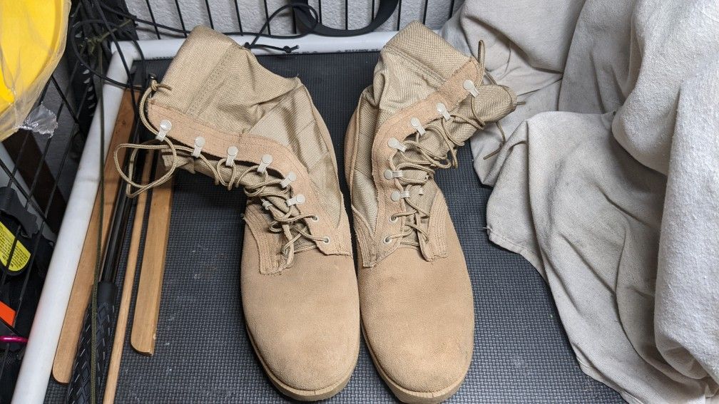 Military USGI jungle Style Wellco Tan Boots 13R