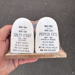 Salt & Pepper Shaker Boot Hill Tombstones New Gravestones Vintage 1950s Japan