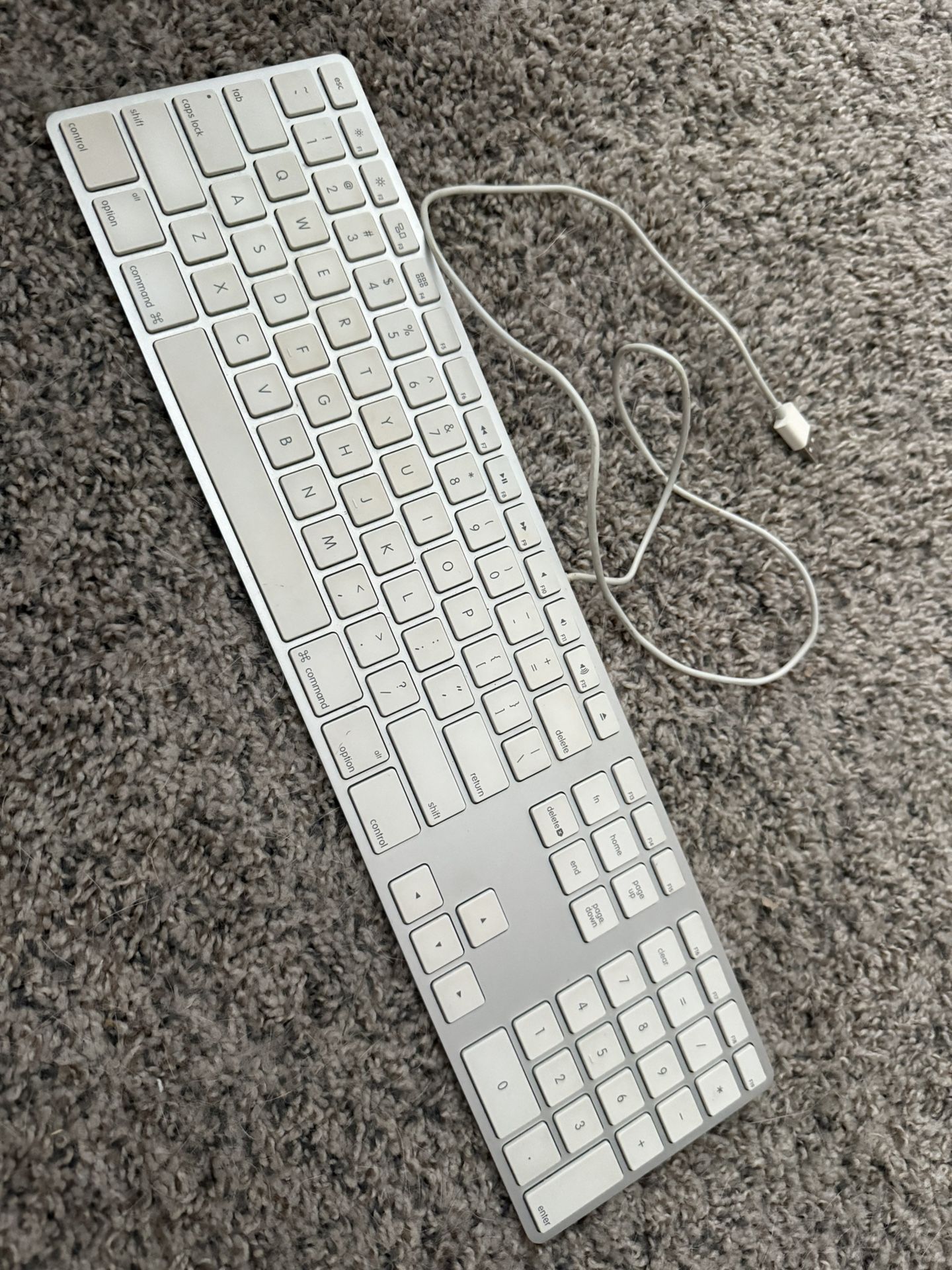 Apple Wired Keyboard 
