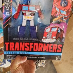 Optimus Prime  MTME studio Series